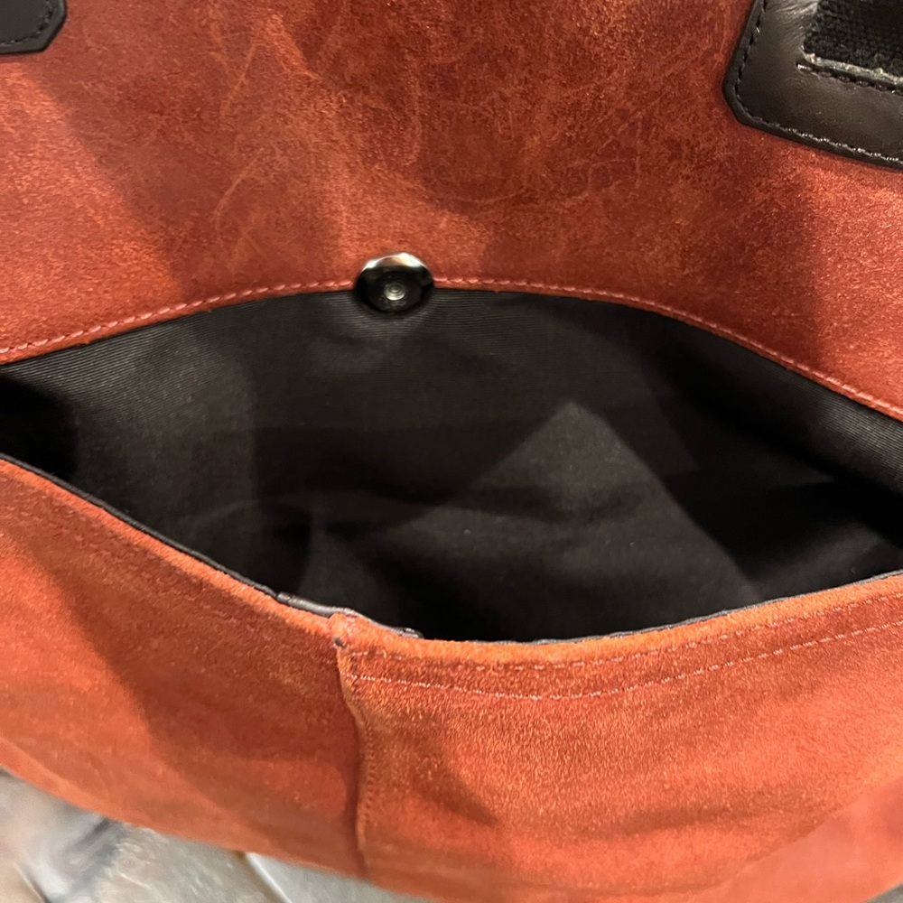 Coach CAMDEN LEATHER SUPPLY BAG
COACH F71347 GM/RUST/DARK-BROWN
Men's Bag - Picture 9 of 14
